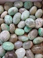 Kleine handstenen van groene maansteen per 100 gram 4-6 stuk, Ophalen of Verzenden, Mineraal