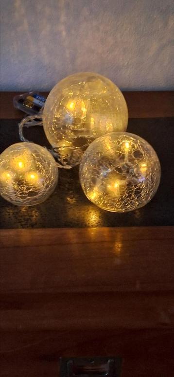 3 Glazen Bollen met lichtjes  beschikbaar voor biedingen