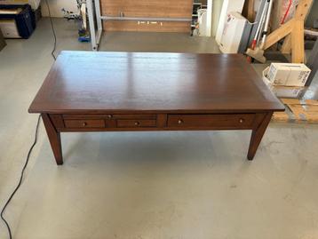 Aziatische salontafel beschikbaar voor biedingen