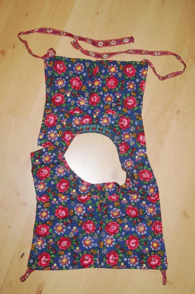 gebloemde kraplap met stipwerk ; Staphorster klederdracht, Antiek en Kunst, Antiek | Kleding en Accessoires, Ophalen of Verzenden