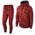 Nike Techfleece pak Camo rood/zwart XL, Ophalen of Verzenden, Maat 56/58 (XL), Zo goed als nieuw, Rood
