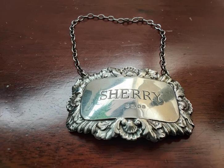 Mooie als nieuwe sterling zilveren  flessenlabel., Antiek en Kunst, Antiek | Goud en Zilver, Zilver, Ophalen of Verzenden