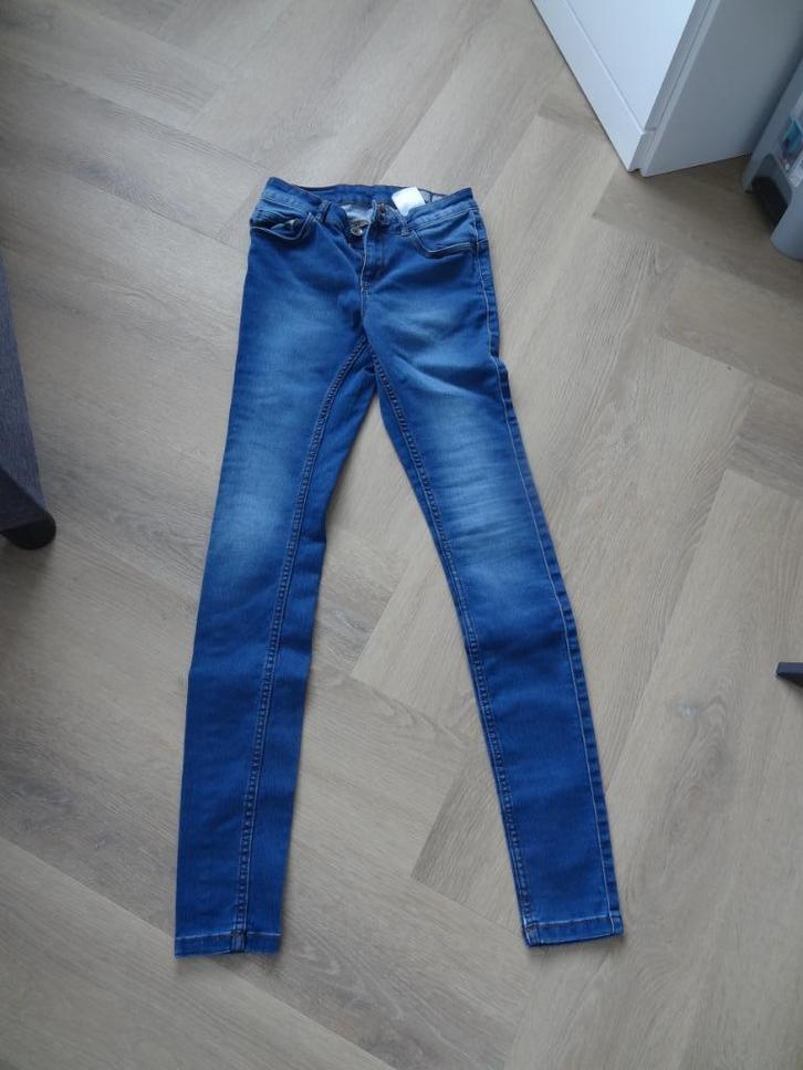 Vero Moda skinny broek NIEUW, maat S/32, Kleding | Dames, Spijkerbroeken en Jeans, Nieuw, W28 - W29 (confectie 36), Blauw, Ophalen of Verzenden