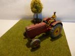 DINKY TOYS: nr 27a : MASSEY-HARRIS TRACTOR  uit 1948, Hobby en Vrije tijd, Modelauto's | 1:43, Ophalen of Verzenden, Gebruikt