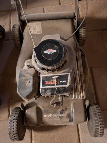 2 Benzine Grasmaaiers - MTD & Yard Man beschikbaar voor biedingen
