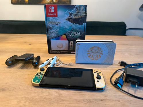 Nintendo Switch Oled special edition Zelda als nieuw!, Spelcomputers en Games, Spelcomputers | Nintendo Switch, Zo goed als nieuw