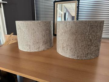 Set van 2 beige lampenkappen beschikbaar voor biedingen