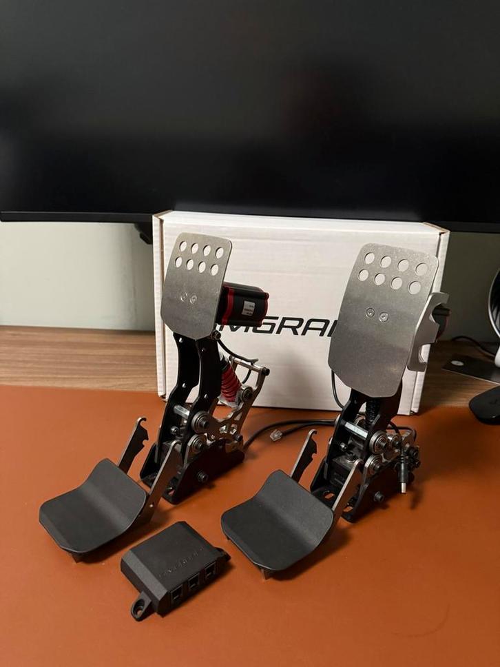 Simgrade VX-PRO pedalen + uitgebreide upgrades & haptics, Spelcomputers en Games, Spelcomputers | Overige Accessoires, Zo goed als nieuw