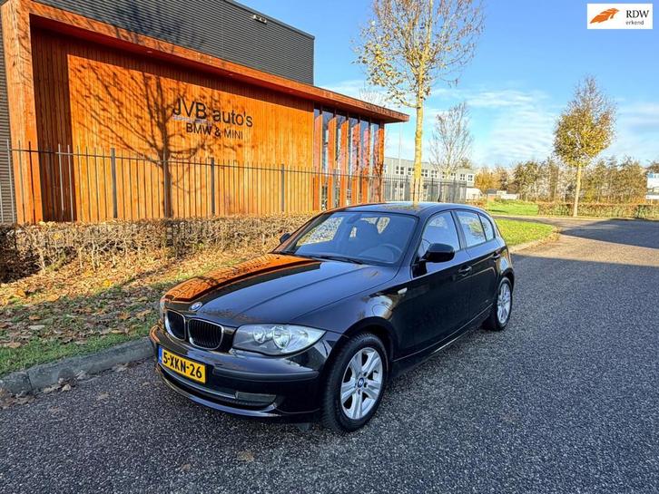 BMW 1-serie 118i, trekhaak, cruise control, youngtimer, clim, Auto's, BMW, Bedrijf, Te koop, 1-Serie, ABS, Airbags, Airconditioning
