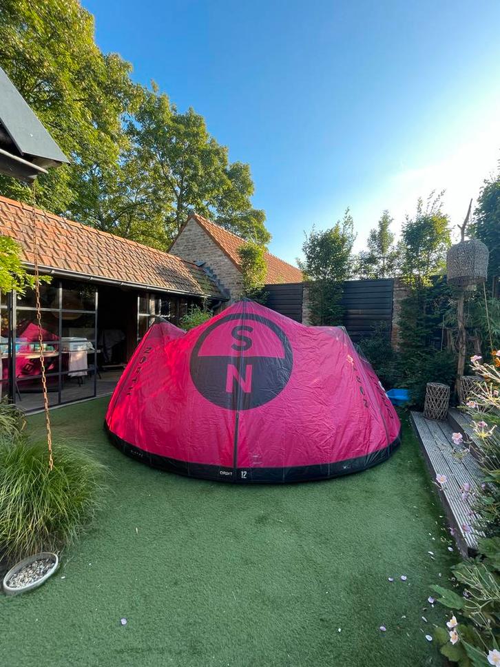 North Orbit 2025 12m - Zo goed als nieuw!, Watersport en Boten, Kitesurfen, Zo goed als nieuw, 12 m², Geen board, Ophalen of Verzenden
