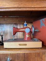 Antieke miniatuur naaimachine, Antiek en Kunst, Ophalen of Verzenden
