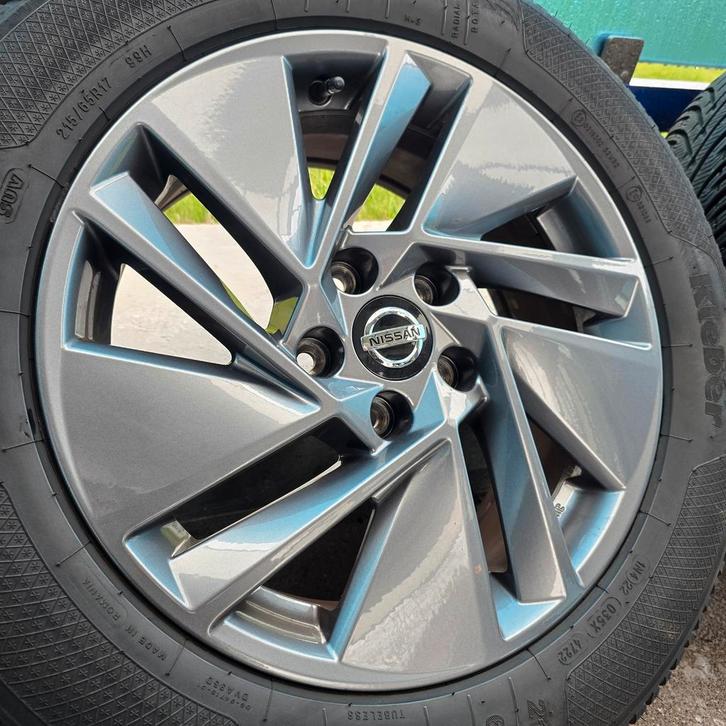 Origineel Nissan Qashqai winterset 215-65-17 TPMS, Auto-onderdelen, Banden en Velgen, Banden en Velgen, Winterbanden, 17 inch