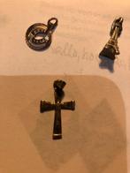 Diverse Bedels: Kruis, Eiffeltoren, Hoefijzer, Gebruikt, Ophalen of Verzenden, Goud, Overige materialen