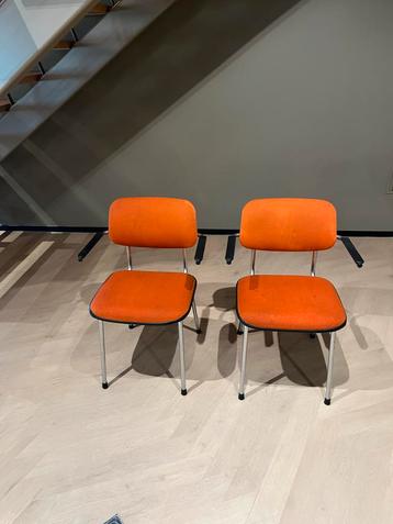Twee Gispen 1231 Stoelen beschikbaar voor biedingen