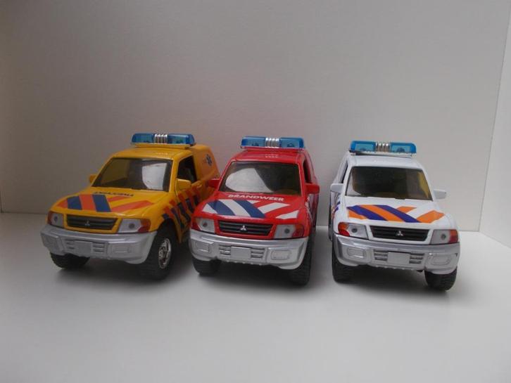 3x Mitsubishi Pajero | Politie | Ambulance | Brandweer, Hobby en Vrije tijd, Modelauto's | Overige schalen, Gebruikt, Auto, Ophalen of Verzenden