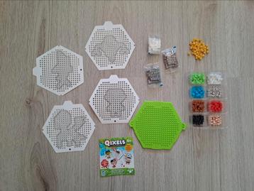 Qixels bouwen blokjes water ontwerp de leukste figuren build beschikbaar voor biedingen