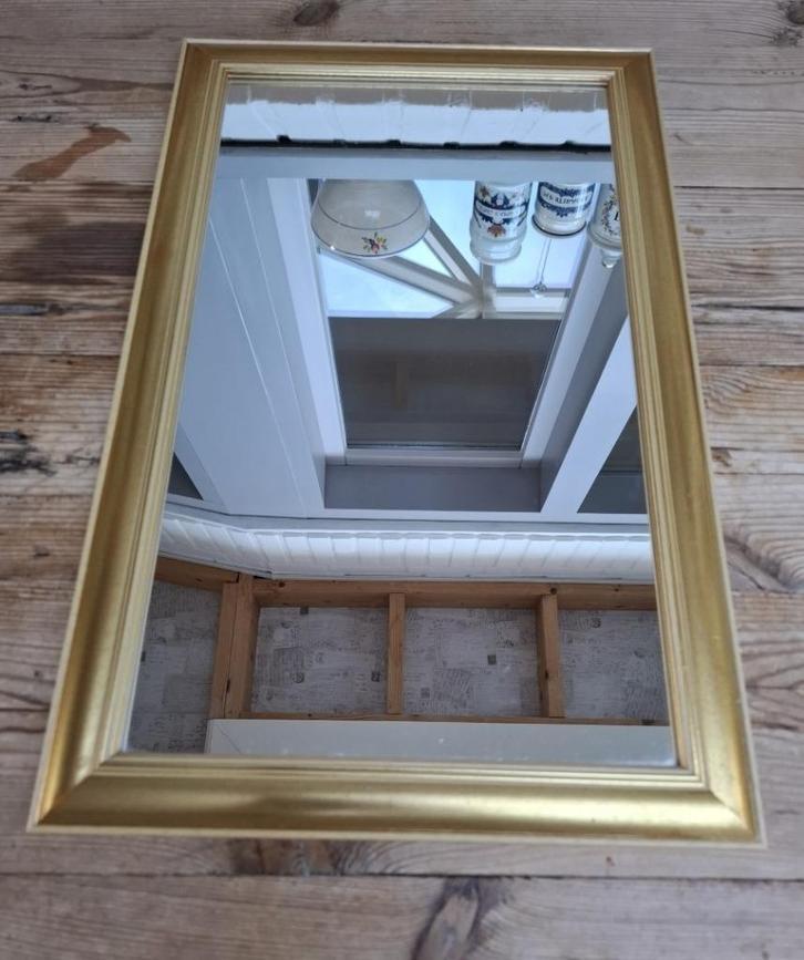 Rechthoekige goudkleurige spiegel L 55 cm x B 35 cm, Huis en Inrichting, Woonaccessoires | Spiegels, Zo goed als nieuw, Minder dan 50 cm
