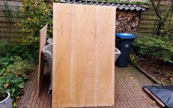 Multiplex plaat beschikbaar voor biedingen