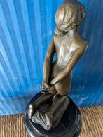 Bronzen beeld van een knielende vrouw, Antiek en Kunst, Kunst | Beelden en Houtsnijwerken, Ophalen of Verzenden