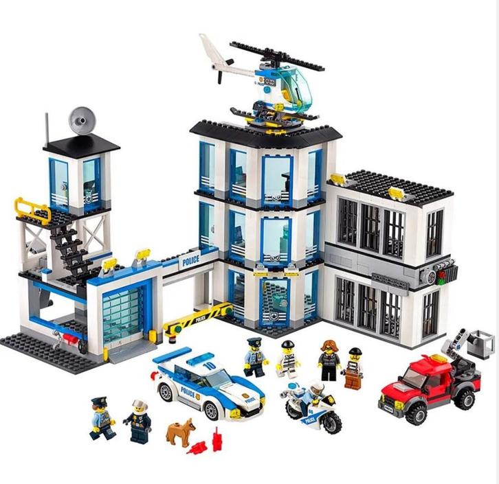 LEGO  City  Politiebureau 60141, Kinderen en Baby's, Speelgoed | Duplo en Lego, Zo goed als nieuw, Lego, Complete set, Ophalen of Verzenden