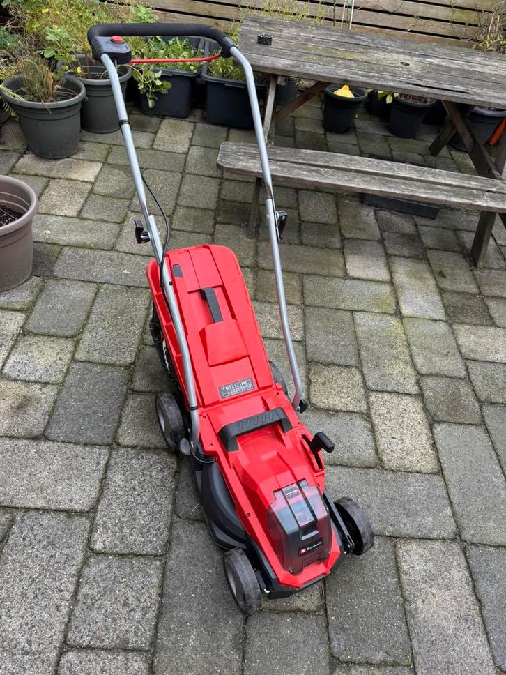 Einhell GE-CM 18/33 – grasmaaier met 2 accu’s en lader, Tuin en Terras, Grasmaaiers, Zo goed als nieuw, Ophalen of Verzenden