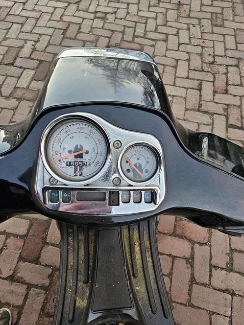 vespa s opknapper 2011 4takt, Fietsen en Brommers, Scooters | Vespa, Gebruikt, Vespa S, Maximaal 25 km/u, Benzine, Ophalen of Verzenden