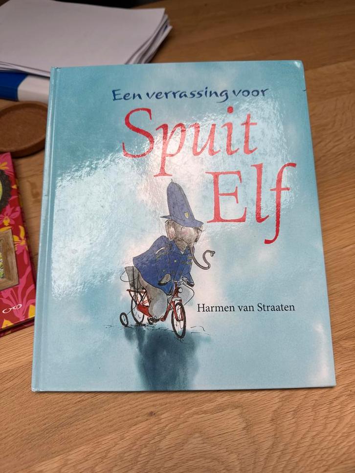 Een verrassing voor Spuit Elf - Harmen van Straaten, Boeken, Kinderboeken | Jeugd | onder 10 jaar, Zo goed als nieuw, Fictie algemeen