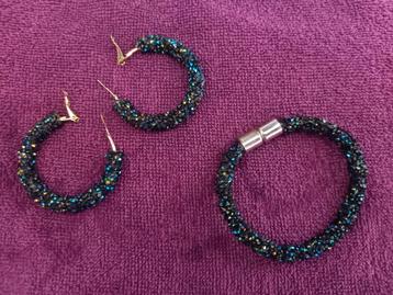 Oorbellen zwart en shiny en armband beschikbaar voor biedingen