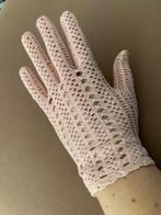 Vintage lichtroze kanten handschoenen hand gemaakt, Ophalen of Verzenden
