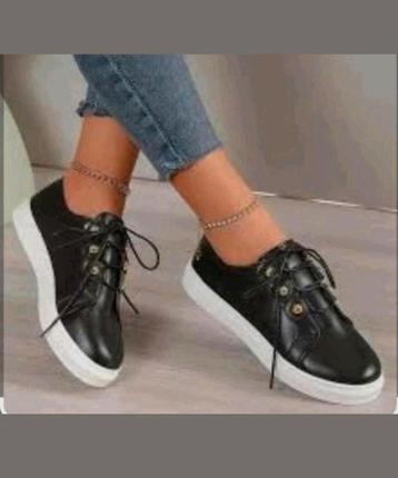 Nieuwe veterschoen maat 38. Binnenzool 24.5 cm. beschikbaar voor biedingen