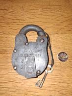 Groot zwaar antiek hangslot slot 13 cm, Antiek en Kunst, Ophalen of Verzenden