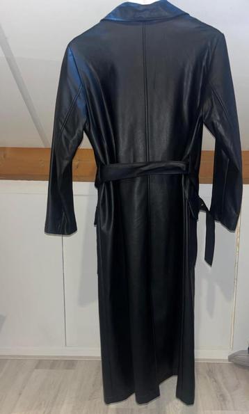 te koop:Zwarte trenchcoat van imitatieleer  beschikbaar voor biedingen