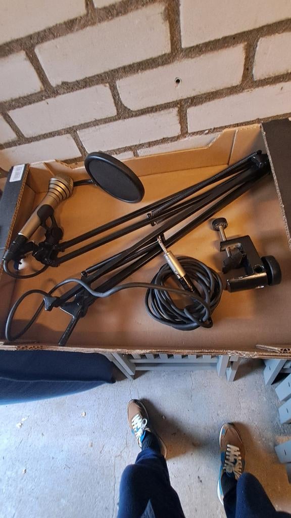 AKG D330-BT 80's Vintage Dynamic Microphone D 330, Muziek en Instrumenten, Ophalen of Verzenden