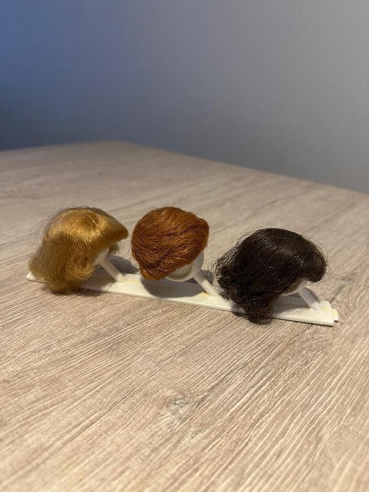 Barbie pruikenset (jaren ’60), Verzamelen, Poppen, Zo goed als nieuw, Accessoires, Verzenden