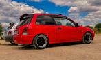 Toyota Starlet 1.3 16V 1996 Rood, Auto's, 4 cilinders, Starlet, 400 kg, Origineel Nederlands