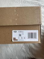 UGG Classic Mini II Sand maat 39 | NIEUW, Kleding | Dames, Beige, Nieuw, Ophalen of Verzenden, Sneakers of Gympen