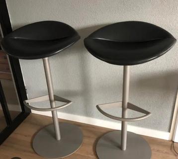 2 Design Montis Lederen Barkrukken beschikbaar voor biedingen