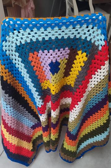 Vintage gehaakte grannyplaid beschikbaar voor biedingen