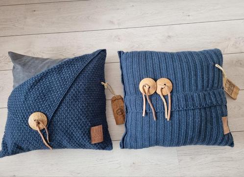 Nieuwe blauwe kussens van Knit Factory, Huis en Inrichting, Woonaccessoires | Kussens, Zo goed als nieuw, Blauw, Vierkant, Ophalen of Verzenden