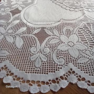 Mooi tafelkleed 80x80 cm beschikbaar voor biedingen