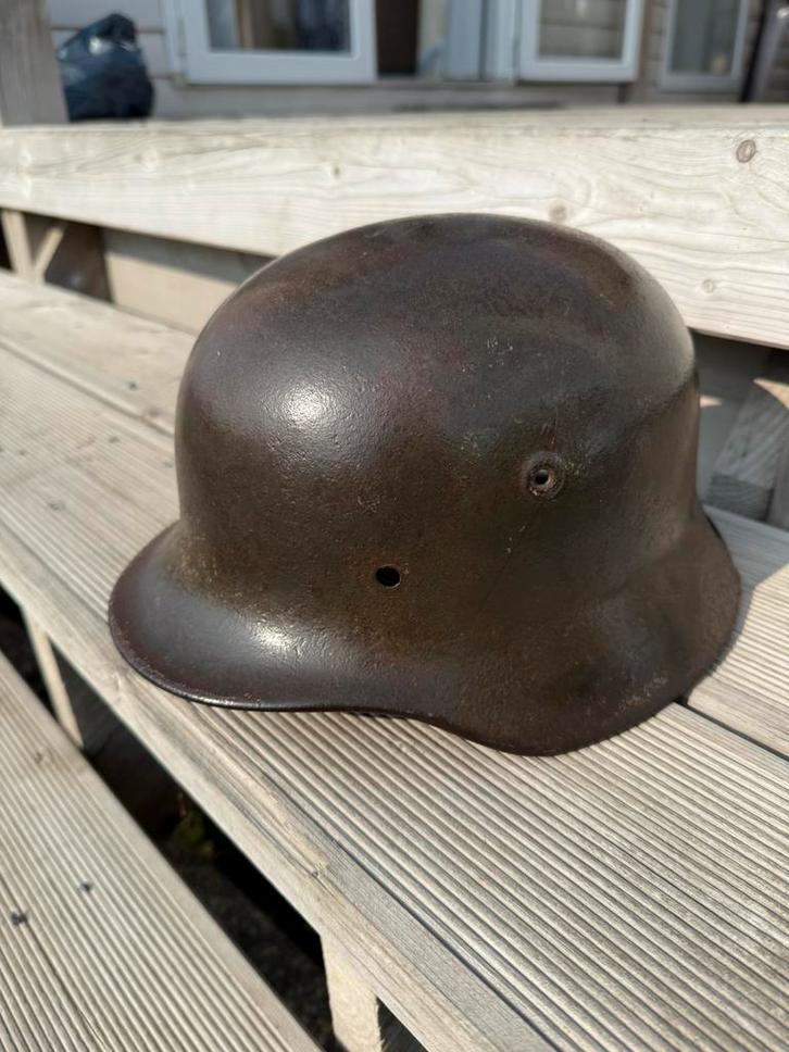Duitse M40 helm schuurvondst met veel Verf ww2, Verzamelen, Militaria | Tweede Wereldoorlog, Landmacht, Helm of Baret, Duitsland