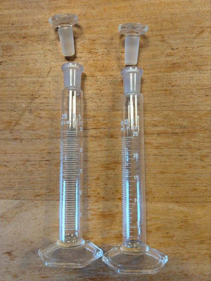 2x Maatcilinder 25ml met Stop, Antiek en Kunst, Antiek | Gereedschap en Instrumenten, Ophalen