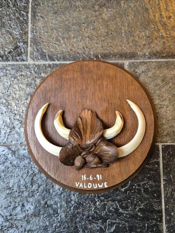 Prachtig Groot Hand Gestoken Schild Wildzwijn Tanden Veluwe beschikbaar voor biedingen