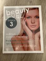 Boek beauty level 3 opleiding tot schoonheidsspecialiste, Gebruikt, Ophalen of Verzenden