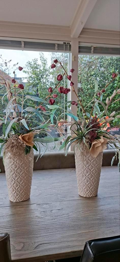 2 Prachtige Vazen met Zijden Takken - Bloemenzaak, Huis en Inrichting, Woonaccessoires | Kunstplanten en Kunstbloemen, Zo goed als nieuw