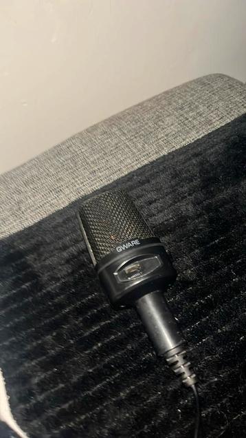 Microfoon beschikbaar voor biedingen