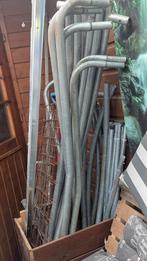 Partij staal – trampolineframes + radiator (±125 kg, Doe-het-zelf en Verbouw, Metalen, Ophalen, Zo goed als nieuw, IJzer