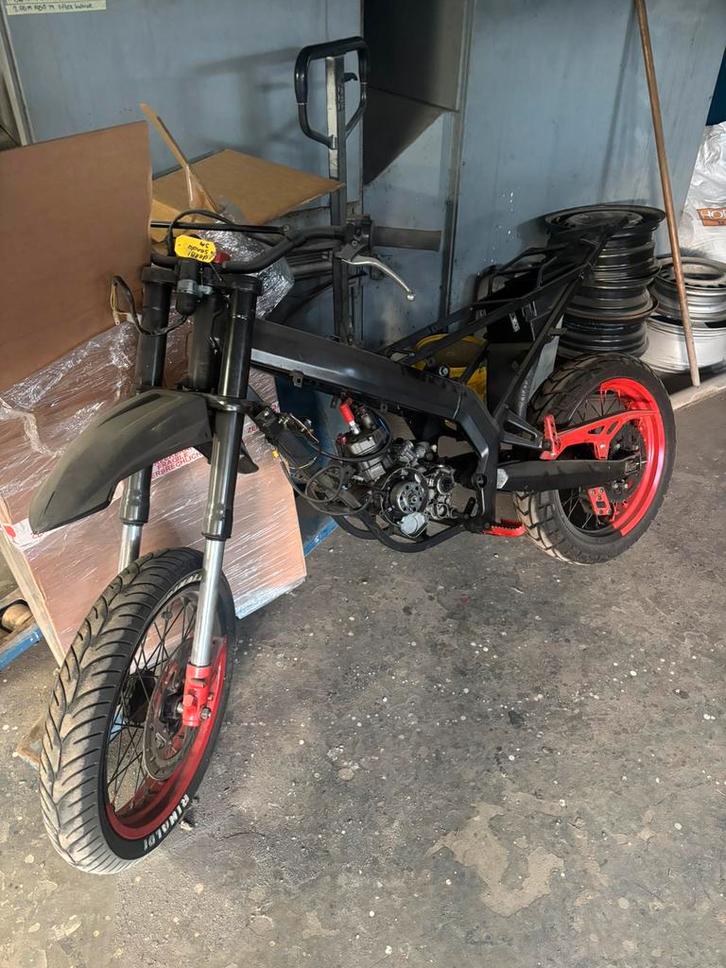 Derbi senda brom zonder wok, Fietsen en Brommers, Brommers | Crossbrommers, Zo goed als nieuw, Derbi, Ophalen