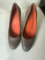 Fred de la Bretoniere taupekleurige leren pumps maat 41, Verzenden, Zo goed als nieuw