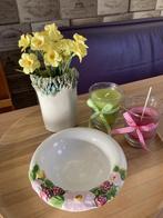 schaaltje met bloemen en fruit, Ophalen of Verzenden, Overige stijlen, Aardewerk, Schaal of Schalen